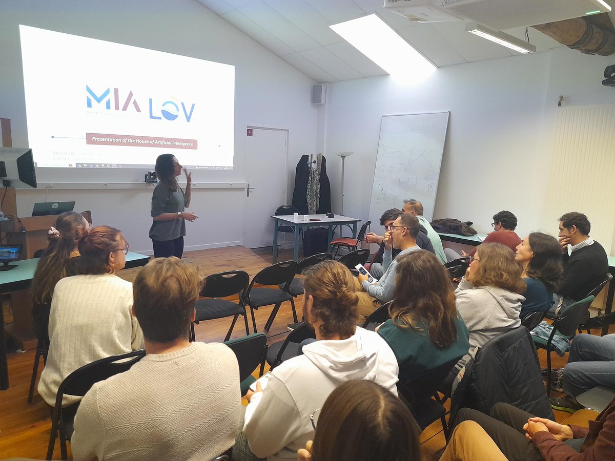 👩‍💻[#MIAPRO] Intervention MIA au <a href="/LovLabo/">LABO LOV</a>

🎯Focus et sensibilisation à #ChatGPT : présentation &amp; démonstration
👥Équipe OMTAB (Optique Marine et Télédétection Appliquées à la Biogéochimie)
🦾50 participants