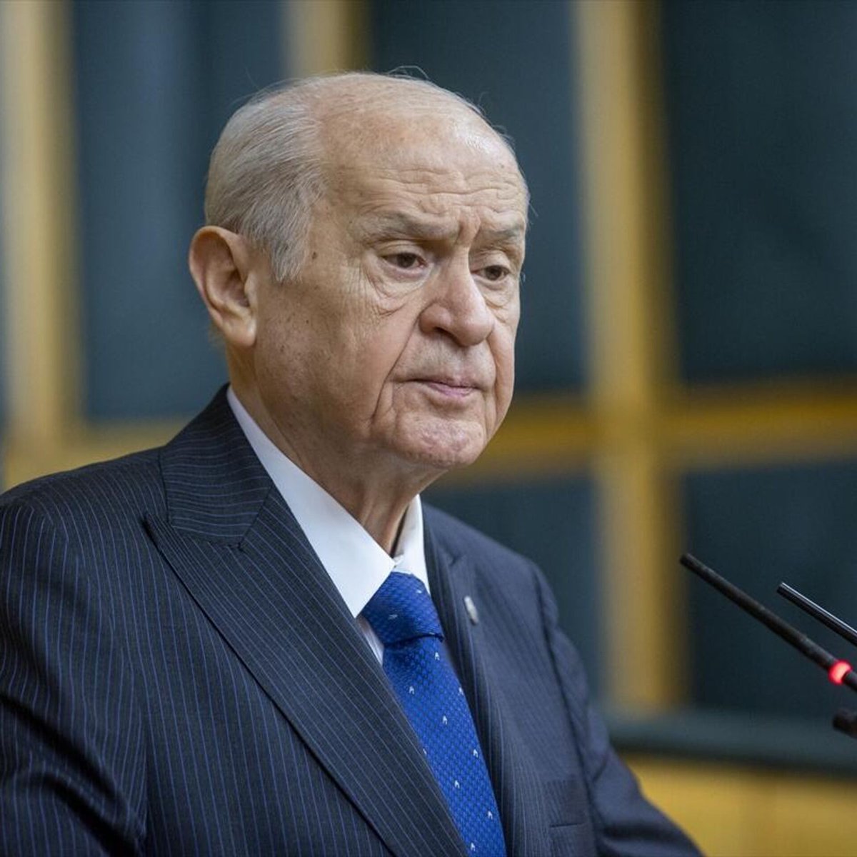 Devlet Bahçeli: "Atanamayan hiçbir öğretmen bırakılmamalıdır. Ücretli, sözleşmeli veya bir başka ad ve tanım altında hiçbir öğretmen kalmamalı, etap etap hepsi kadroya geçirilmelidir."