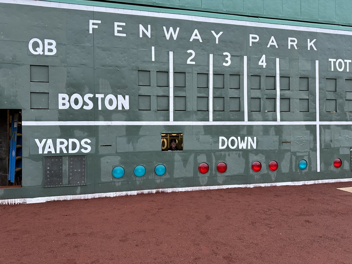 SRO_Rokas's tweet photo. This was such a great experience for everyone involved, thank you @_LionsAthletics for making it happen. #fenway #Thanksgiving https://t.co/X6EDjiSmQY