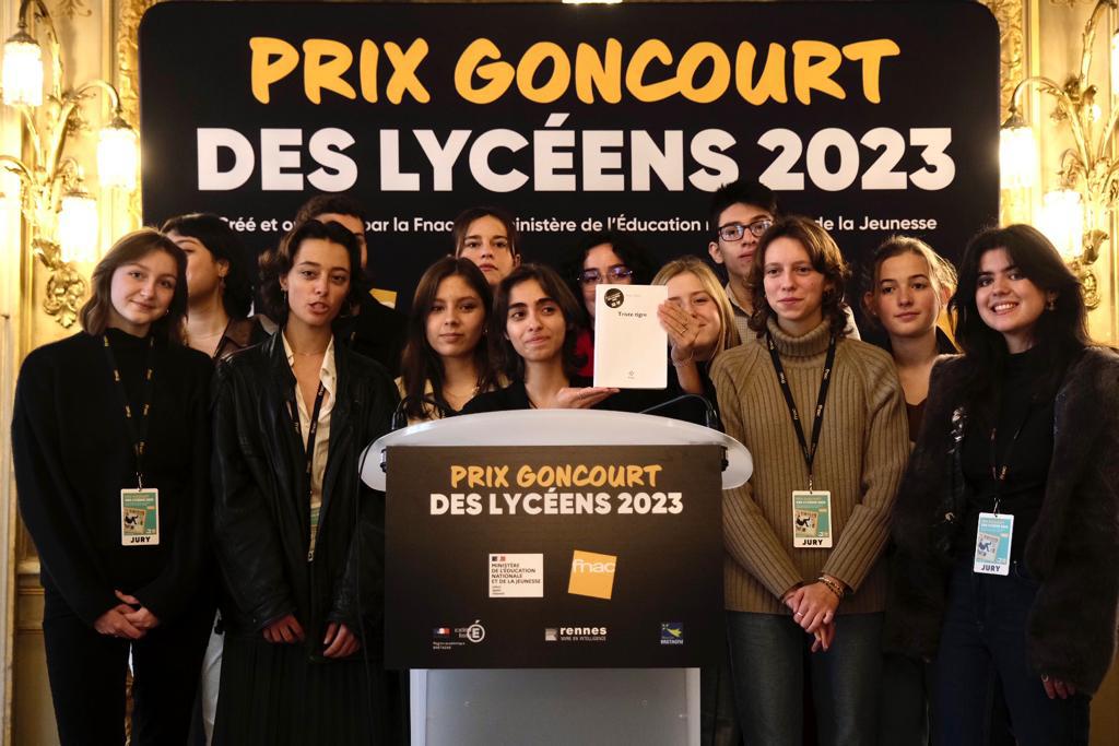 👏 Bravo à <a href="/NeigeSinno/">neige sinno</a>, lauréate de la 36e édition du Prix #GoncourtdesLycéens 📚 pour son ouvrage “Triste Tigre”, publié chez <a href="/editionsPOL/">Éditions P.O.L</a> ! 

Une œuvre authentique qui a conquis le cœur des 2000 lycéens engagés dans cette aventure littéraire unique.