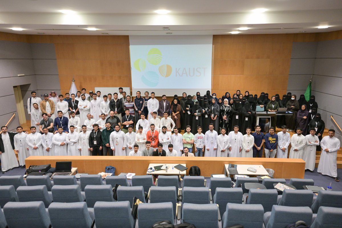 KAUST_NewsAR's tweet photo. أقامت #كاوست دورة تدريبية مقدمة ضمن برنامج أكاديمية كاوست بالتعاون مع @SDAIA_SA في مجال #الذكاء_الاصطناعي، استفاد منها أكثر من 600 طالب وطالبة من 32 جامعة من حول المملكة، حيث استمرت الدورة لمدة أسبوع في 3 مراكز تدريبية مقرها الحرم الجامعي في كاوست و@Alfaisaluniv و@KFUPM.
 
نشكر أبناء العقيل (شركة جرير الاستثمارية) لرعايتهم برامج #أكاديمية_كاوست.