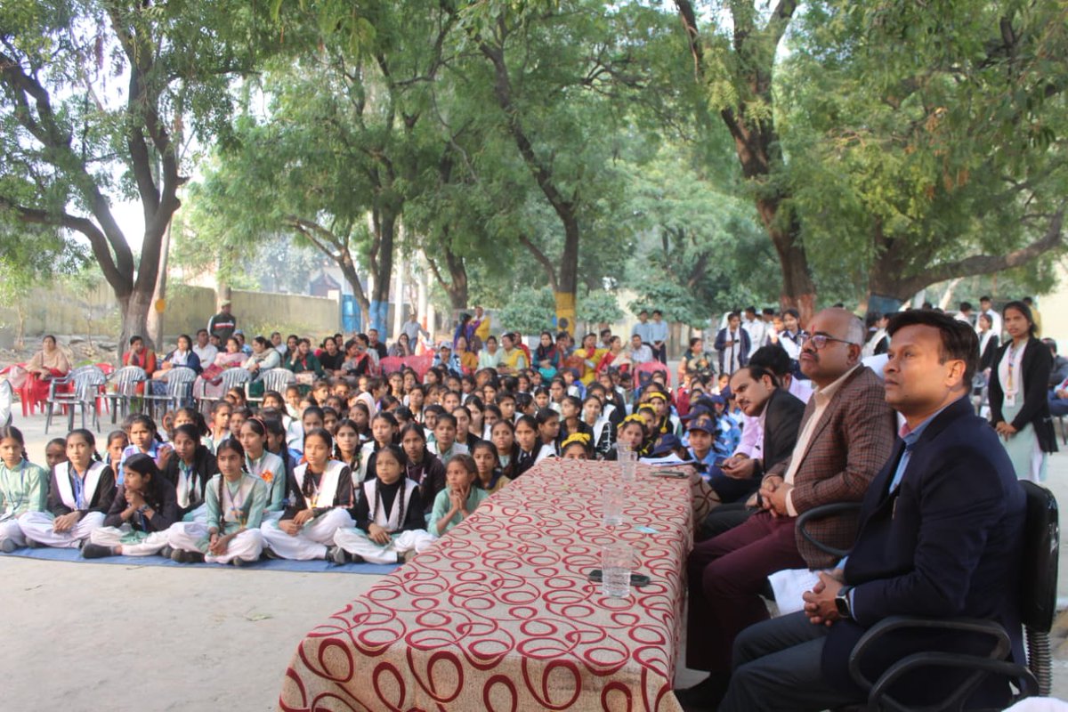 BagpatDm's tweet photo. राजकीय कन्या इंटर कॉलेज बबली में जनपद स्तरीय विज्ञान मॉडल प्रदर्शनी का निरीक्षण किया। https://t.co/xMZHBKxjZT