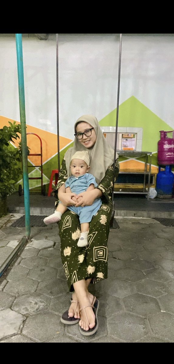 _Rinnaaa's tweet photo. Ibu ora janji iso nuruti kekarepanmu , tapi insyaallah bakal ibu usahake ben supoyo adek koyo liyane 🖤 https://t.co/fcVRFYim9D