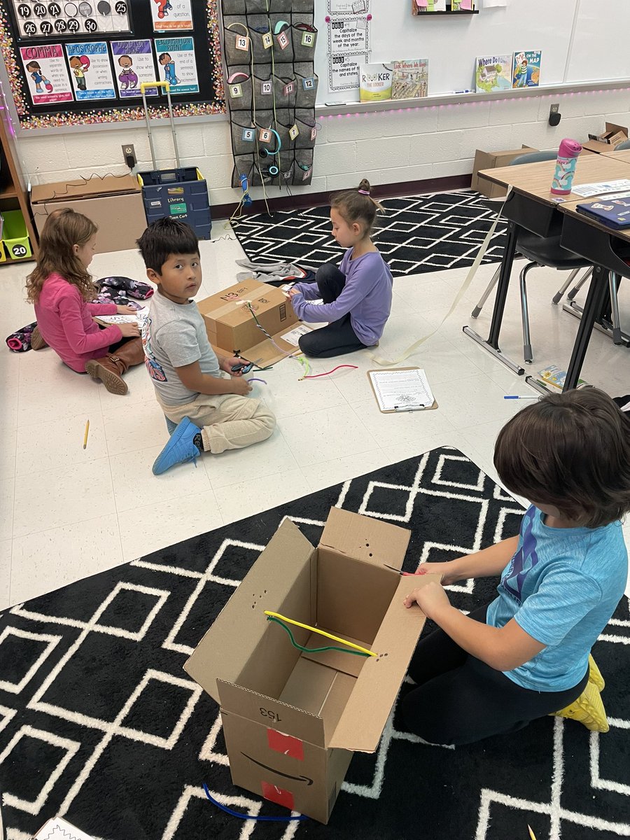 RookerGrade2's tweet photo. Read “How to Catch a Turkey” and created our own turkey traps @HorizonElem https://t.co/tgSJNjdOcI