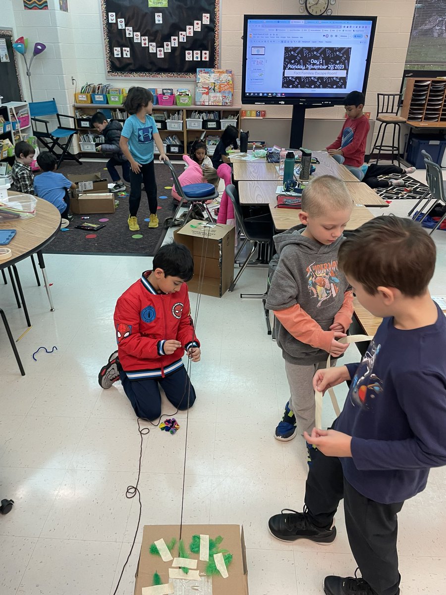 RookerGrade2's tweet photo. Read “How to Catch a Turkey” and created our own turkey traps @HorizonElem https://t.co/tgSJNjdOcI
