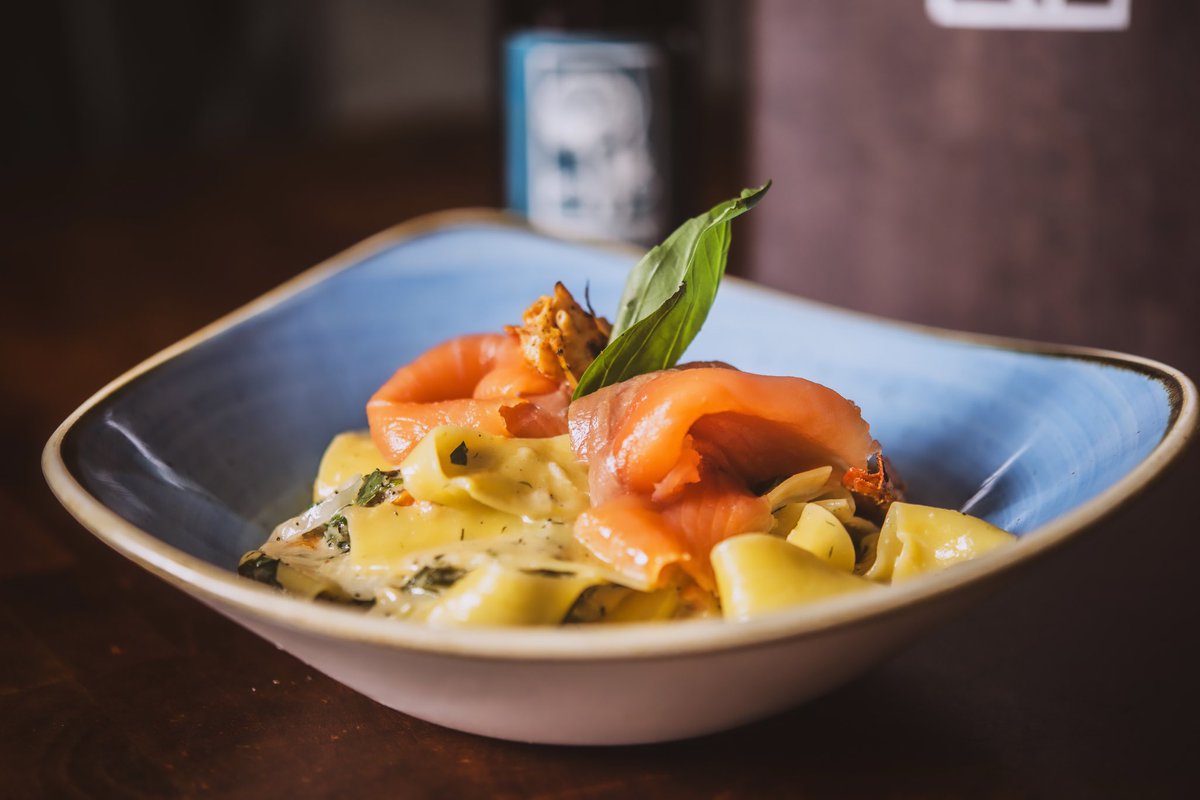 • D A I L Y S P E C I A L • 
Smoked salmon pappardelle, served in a creamy dill & lemon sauce 

#dailyspecials #italianrestaurant #welshrestaurant #cardiffeats #smokedsalmon