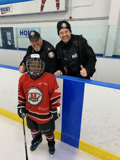 More Jane-Finch @heroshockey sisters at the rink. Welcome to PC Brian and PC Michael visiting Corey at the rink. @TPS31Div #BiggerThanHockey