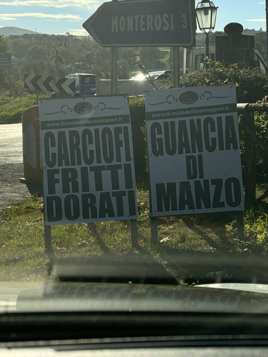 darioDeSanti's tweet image. Quando sei su una str prov e all’improvviso ti appare il miraggio🔝
A momenti facevo il botto per inchiodare😱
#lunchtime #manatwork