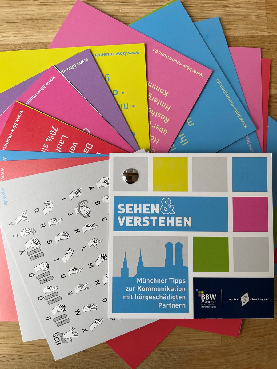 MSEMuenchen's tweet photo. Visuelle Welt – MSE-Mitarbeiterinnen organisieren Aktionstag zum Thema Gehörlos/Gehörgeschädigt. Bei uns arbeiten neun gehörlose/hörgeschädigte Frauen. Sie haben sich getraut und den internen Aktionstag „Visuelle Welt“ veranstaltet. Es war toll - wir sind stolz auf euch! #mse https://t.co/HhroRkTNvX