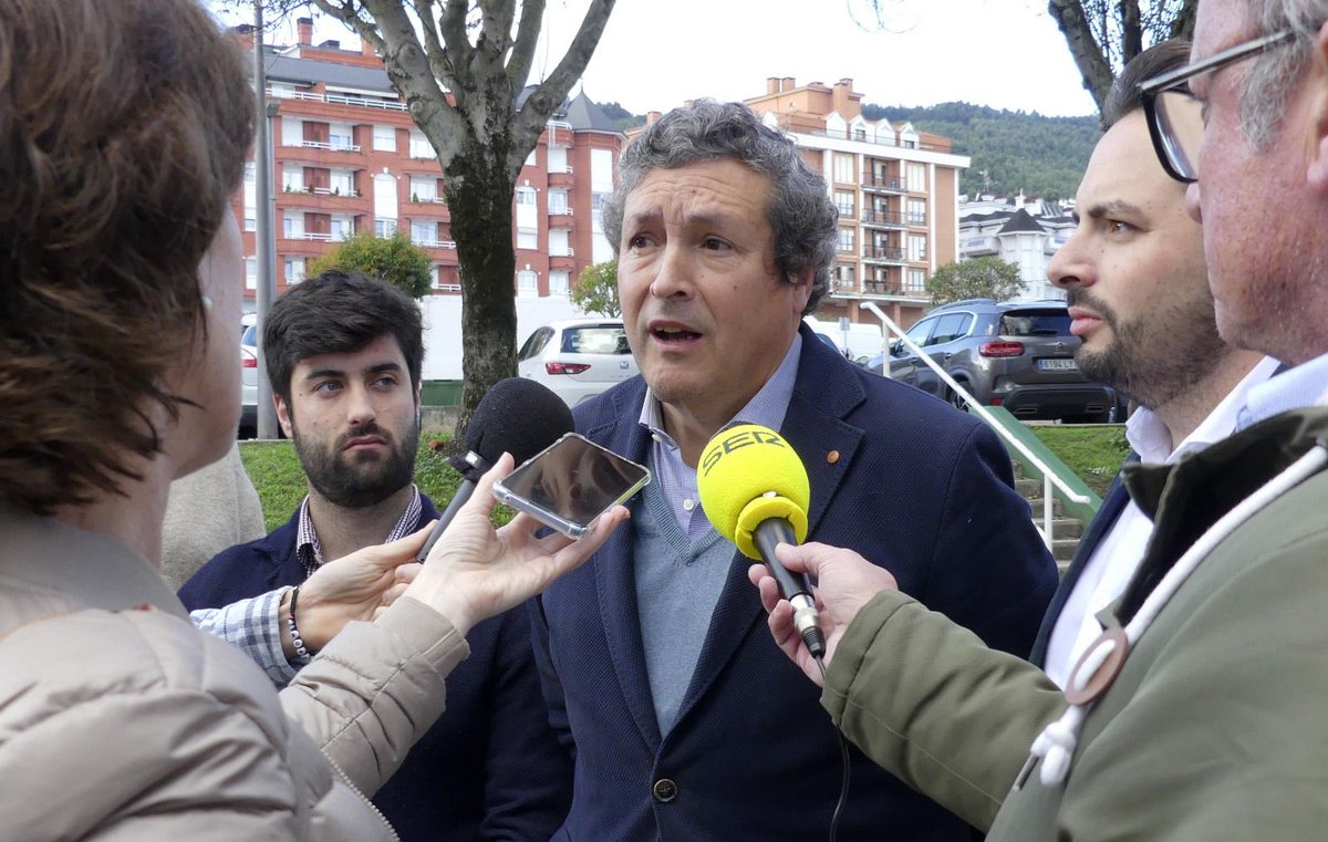 popularescastro's tweet photo. ⏰ ¿Qué tal si dejamos de ser la ciudad de las promesas incumplidas? El PSOE lleva años engañándonos sobre el tren Santander-Bilbao con parada en #CastroUrdiales

❌Sánchez no ha hecho nada, Zuloaga sólo aplaude y Susana Herrán siempre calla.

Hoy, @ifedezg y @AntuanoCristian👇🏻 https://t.co/1SJWlnlgEO