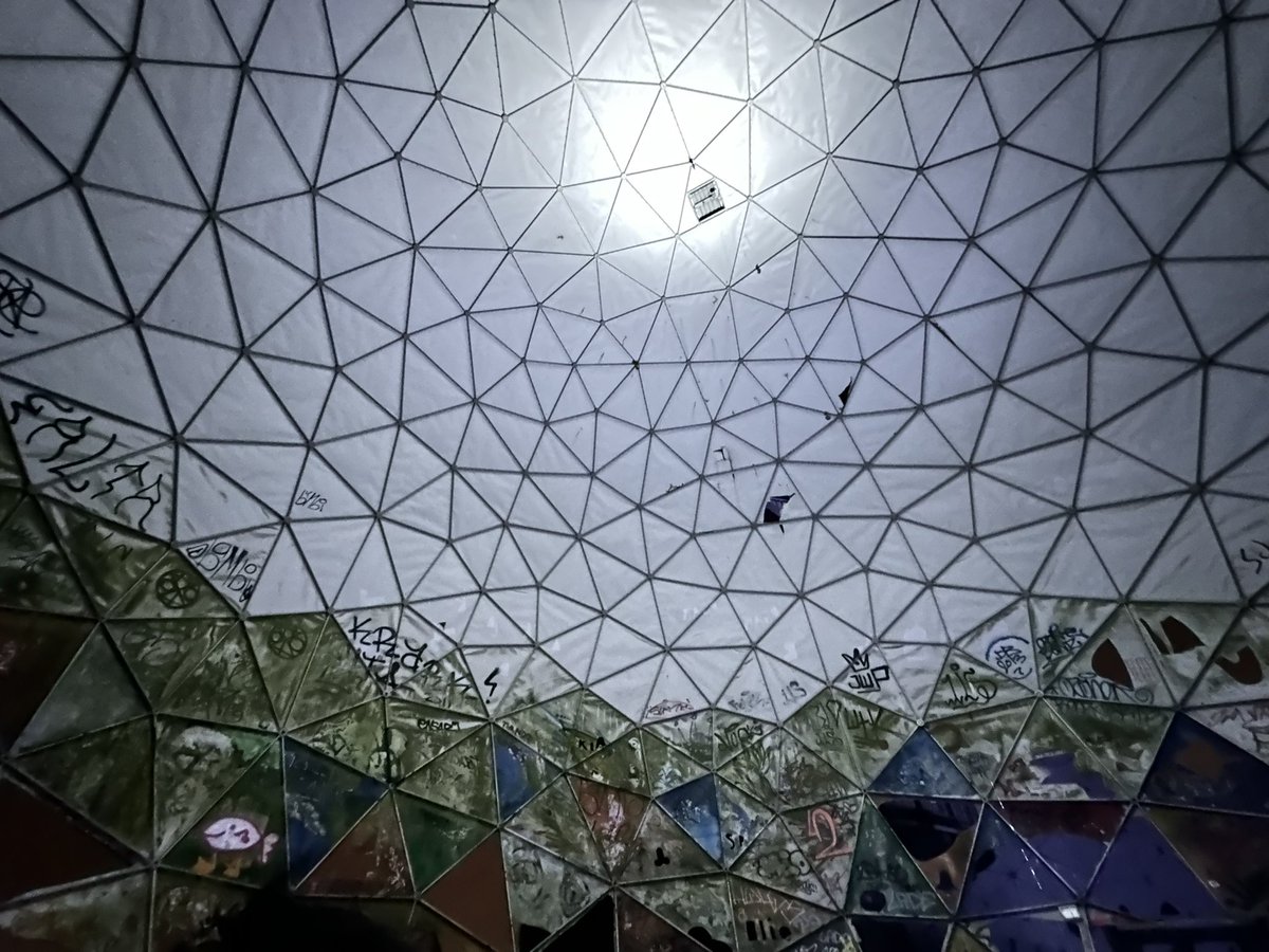 So the #DENOG15 Social really happened at a special place in Berlin. I didn‘t knew about the artwork within those historical buildings. Thanks to <a href="/theovoss90/">Theo Voss</a> and the whole <a href="/DENOGnews/">DENOG</a> Orga Team! Great job! #DENOG #network <a href="/interdotlink/">Inter.link GmbH</a>