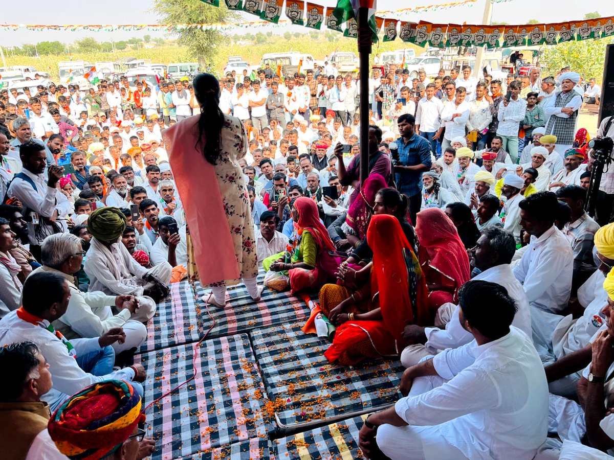 DivyaMaderna's tweet photo. दिव्या थांरे द्वार…

आज मीनों की ढाणी और थोब में जनसम्पर्क।

#divyamadernaphirse #JanSampark #CongressFirSe #DivyaKaIradaOsianKaVikas #OsianKiDivya #osian #jodhpur #Mission2023 https://t.co/tNZV4zxSGB