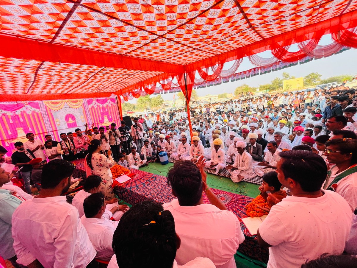 DivyaMaderna's tweet photo. दिव्या थांरे द्वार…

आज मीनों की ढाणी और थोब में जनसम्पर्क।

#divyamadernaphirse #JanSampark #CongressFirSe #DivyaKaIradaOsianKaVikas #OsianKiDivya #osian #jodhpur #Mission2023 https://t.co/tNZV4zxSGB