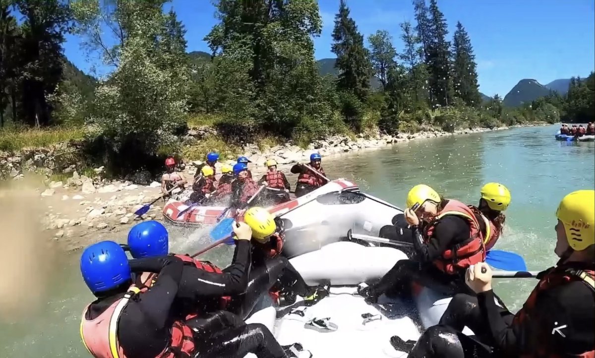 Wildes Abenteuer!🌊🚣🏼‍♀️

Im vergangenen Sommer haben wir als Team Wildwasser-Rafting ausprobiert und haben die Herausforderung gemeistert. Wir hatten eine Menge Spaß und einen unvergesslichen Badespaß.☀️

#team #sport #EVENT