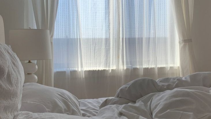 deostilo's tweet image. jumil oneshot au
[specially written for #1124Royale @1124Royale]

— aku, kamu, di pagi nan sejuk.