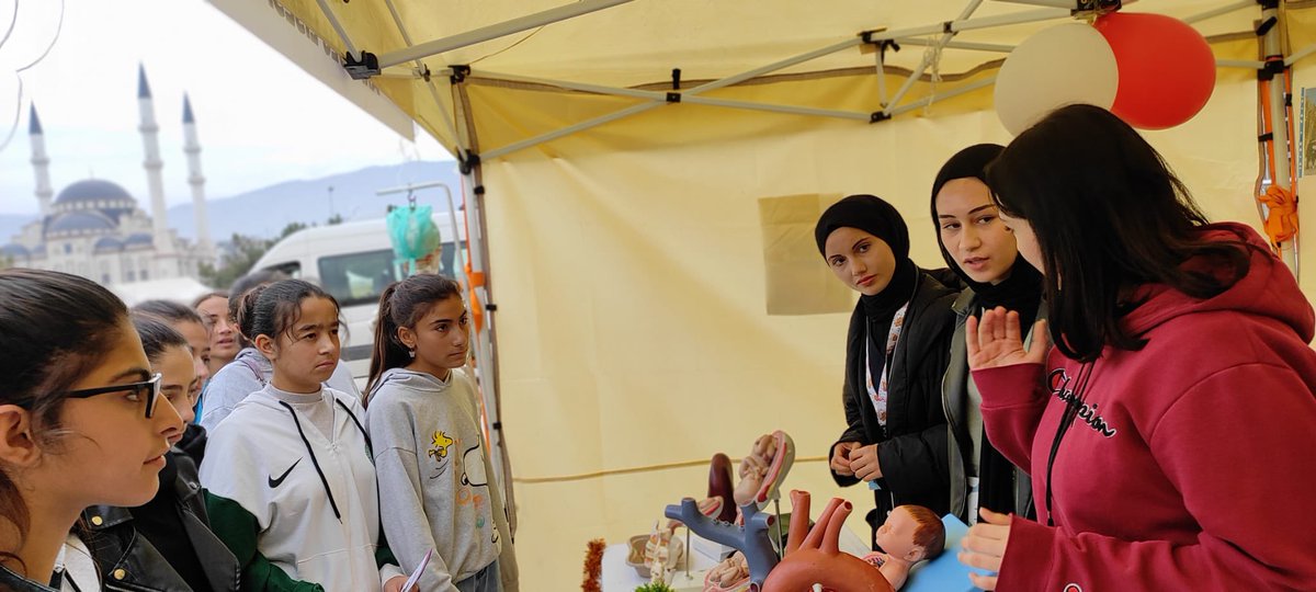 Mesleki Beceriler Haftası kapsamında “Tokat Mesleki Tanıtım Günleri” etkinliğine okulumuz 8. sınıf öğrencileri açılan standları gezerek bilgi aldı.
<a href="/tokatmem/">Tokat İl Milli Eğitim Müdürlüğü</a> <a href="/HuseyinKir64/">Hüseyin Kır</a>