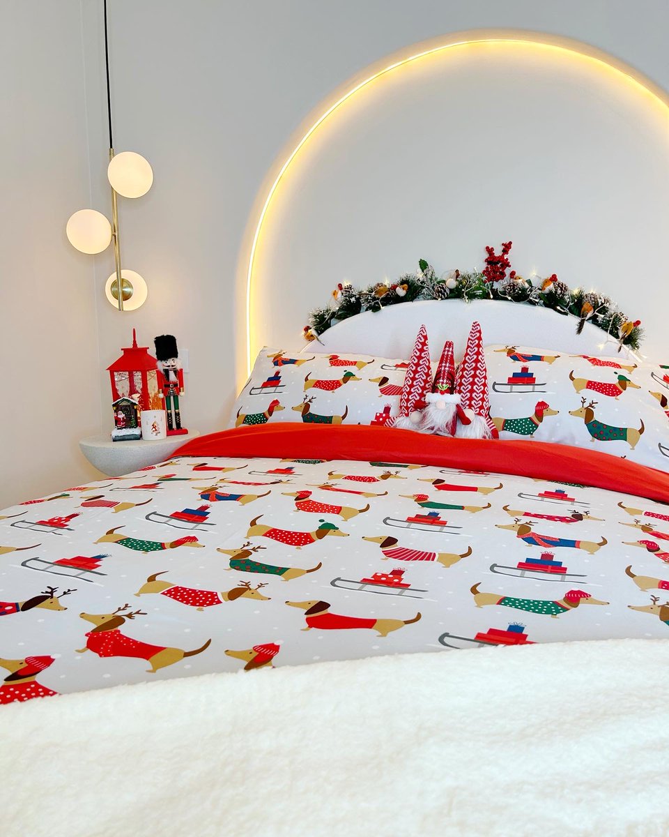 It wouldn't feel festive without new Christmas bedding would it? Get yours at @bargain_buysuk 🤩 🎄 🎅 ⠀
#christmas #festive #festiveseason #christmasbedding #christmashome #christmashomeware #dunstable #quadrant #quadrantshoppingcentre #quadrantdunstable