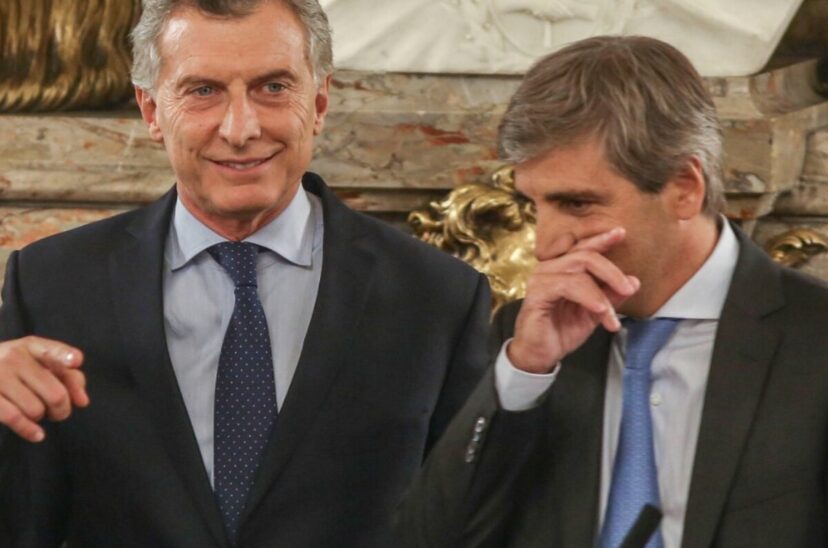 CarlosMaslaton's tweet photo. Pues bien, si el Presidente Milei traicionando al liberalismo pone de ministro a Luis Caputo, a Sturzenegger o a cualquier cosa económica designada por Macri, nos vamos a divertir enfrentando otra vez más a la corrupción financiera que viene solamente a destruir y a robar. https://t.co/4SI7oIvZd7