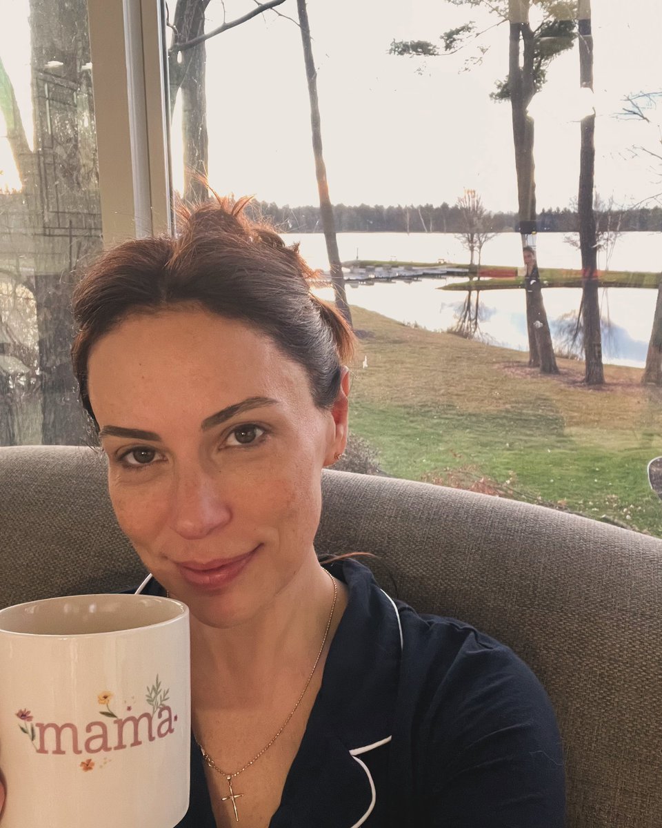 The calm of Thanksgiving morning while all the kiddos are still sleeping. Coffee in my <a href="/CozyEarth/">Cozy Earth</a> pjs. Happy Thanksgiving everyone! 🇺🇸 🦃