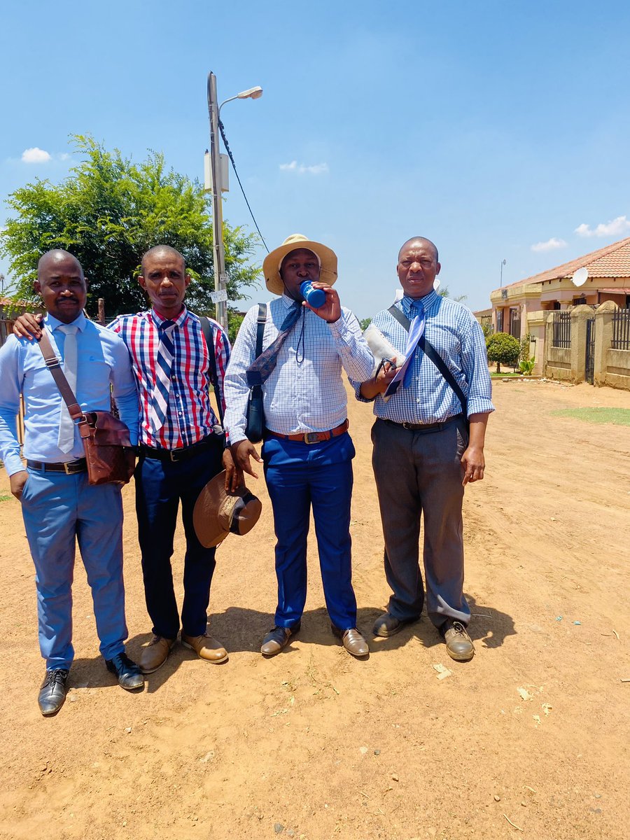 Jacobphiri6247's tweet photo. #Friendsofpeace
#specialweek
💼👔📖 https://t.co/O6FX3lftNL