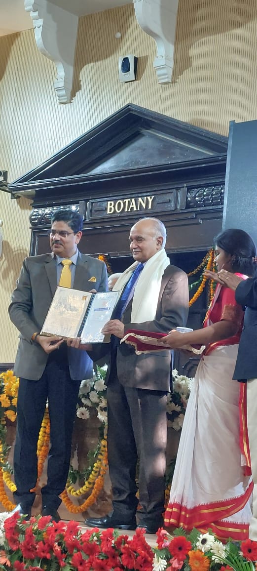 PROCUG1's tweet photo. Hon’ble VC, Prof. Rama Shnaker Dubey was conferred ‘Life Time Achievement Award’ for his outstanding contributions in the field of Biochemistry by Indian Society of Agricultural Biochemists 
at its Annual Convention held at University of Lucknow on 23rd Nov 2023. 
#CUG #CUGUpdate https://t.co/4FHBLjS37p