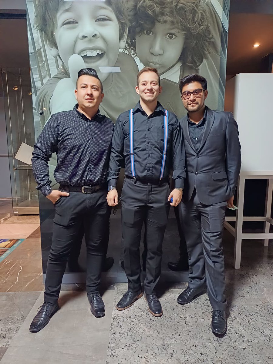 jhonmarquez25's tweet photo. El día 22 de noviembre fuimos invitados por la diputada @SalmaLuevano a la cámara de diputados donde se reafirma el apoyo a la comunidad LGBTTTIQ+ amor con amor se paga #SumarNorestar estamos contigo en en esta nuestra lucha #SalmaLuevano @DiversaTlahuac https://t.co/mlb3rjoEE0