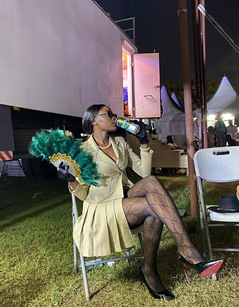 nlend_marcelle's tweet photo. Tu vas dire que « encore là go siiii!! »  
Pardon prends moi comme une petite  sœur  🙌🏾🙌🏾  Les votes ont commencé et c’est toi qui fera de moi la femme la plus élégante de la NATION 🫠  

Pour le vote sur le ```web```            👇🏾👇🏾👇🏾 *https://t.co/RdtVCIksLM* https://t.co/JcsksddCTm