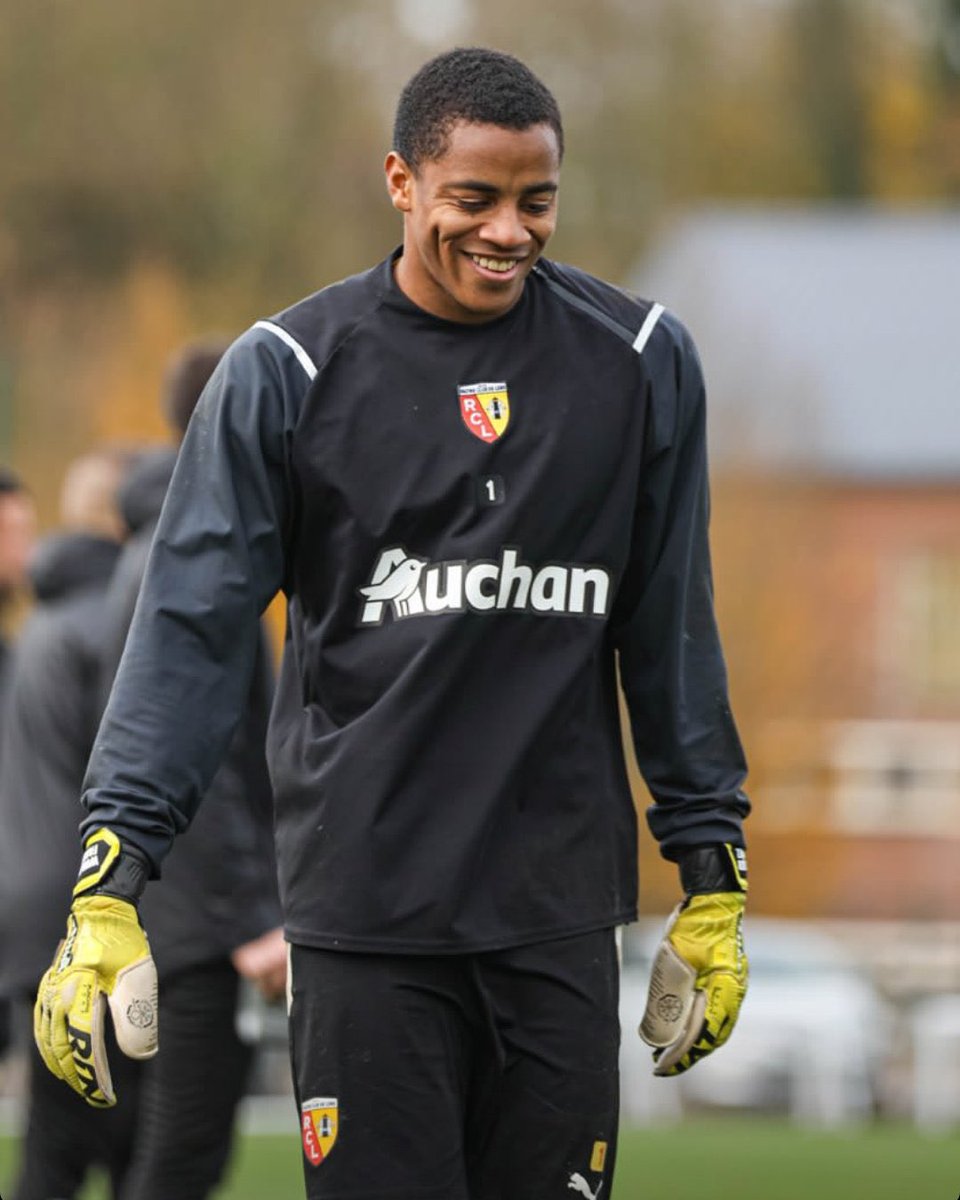 jpeseteiroDT's tweet photo. SONRÍE EL FÚTBOL VENEZOLANO 🚨🇻🇪

Casi 18 meses después Wuilker Fariñez está de vuelta en los entrenamientos con el RC Lens 🇫🇷🥹 https://t.co/DDA0mIBumK