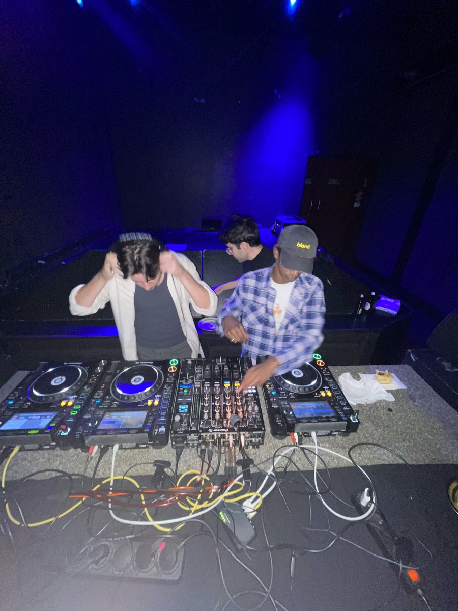 iTunesCEO tweet media