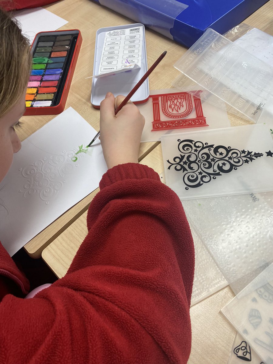 Thursday Art Club 🎨🖌️
This lunch time we started some Christmas cards! Over the next few weeks we will add different layers to our cards for them to be ready in time for Christmas!