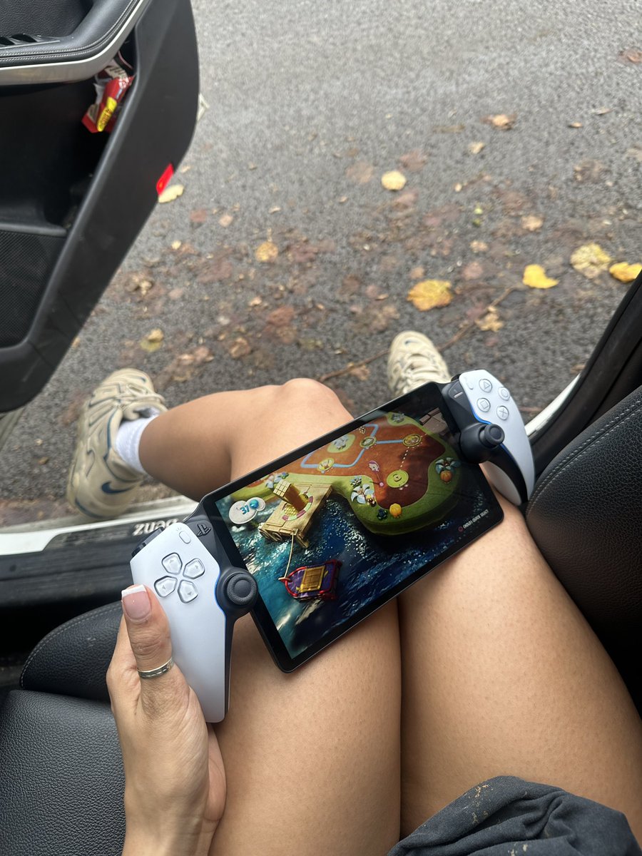 itssunpi's tweet photo. Took my #PlayStationPortal for a spin, to see how far we can go with countryside internet connection🤭💫

Ty @PlayStationUK for the early Xmas gift 🤭 https://t.co/47AvNL2g5T