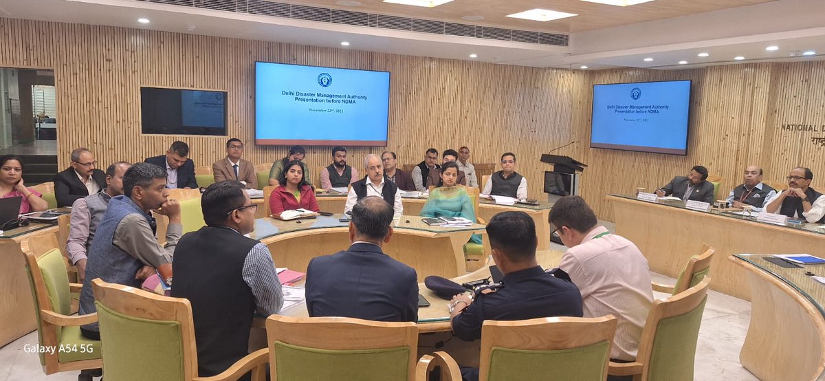 ndmaindia's tweet photo. 👉 The meeting was attended by the officials from @NDRFHQ, Delhi SDRF, @MCD_Delhi, DM's of eleven Districts, Fire and Emergency departments. The status of the DM plan of NCT of Delhi with an emphasis on the #Earthquake preparedness was discussed.
#KnowYourNDMA https://t.co/tqE0rsJtJi