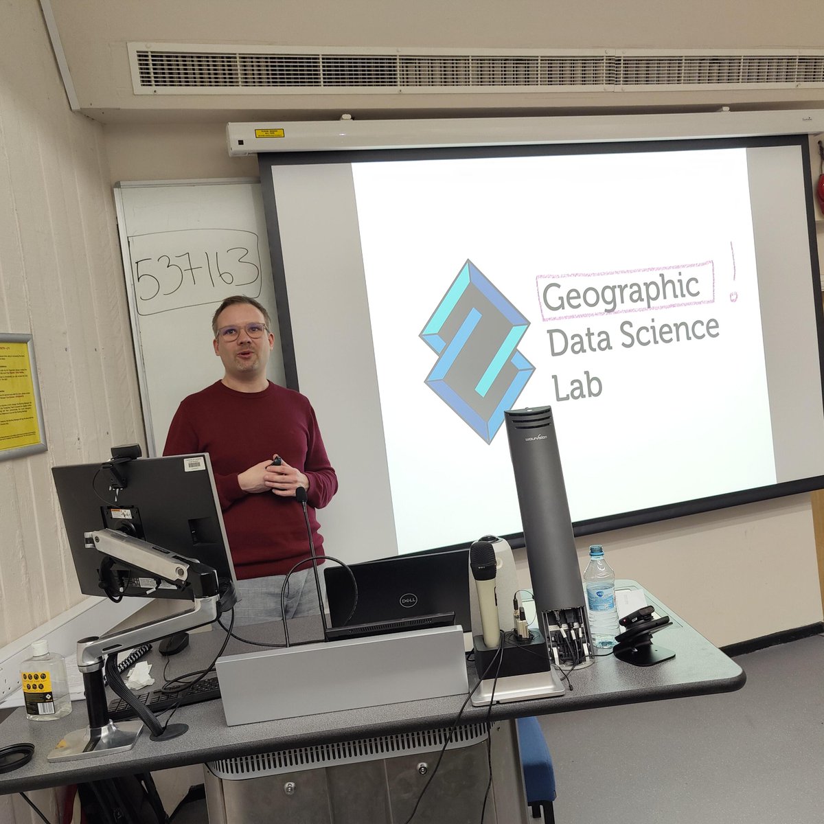 Great presentation from @rwesterh87 at yesterday's GDSL Brown Bag Seminar Really interesting to hear his thoughts on the future of #spatial analysis 🌍🗺️ #geography #datascience