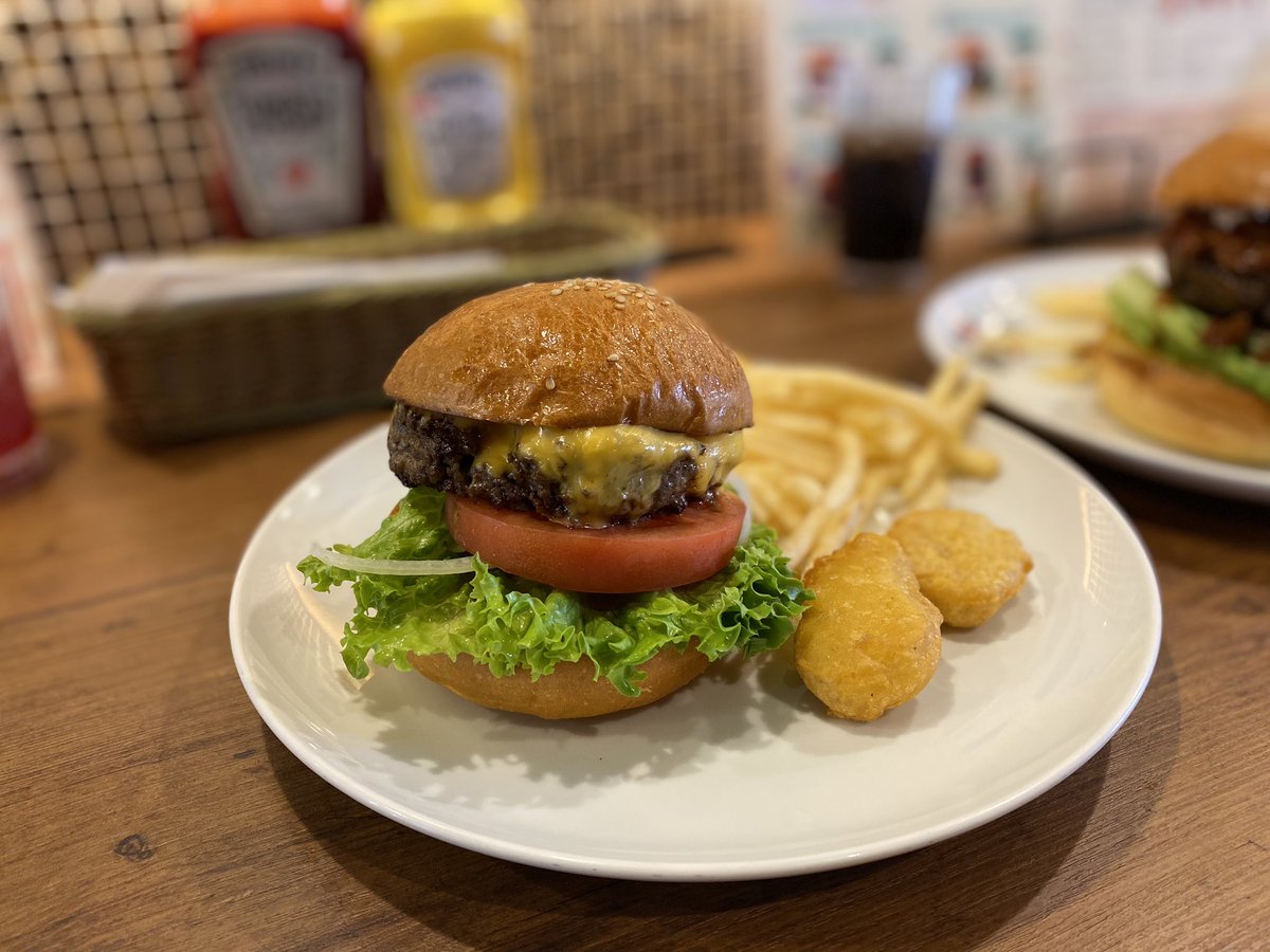 adg2554's tweet photo. WAGYU BOY NAKAMURA
北越谷
ハンバーガー🍔
ランチタイムはナゲット、ポテト、ドリンクバー付きです🥤 https://t.co/8wEhBY0jGN
