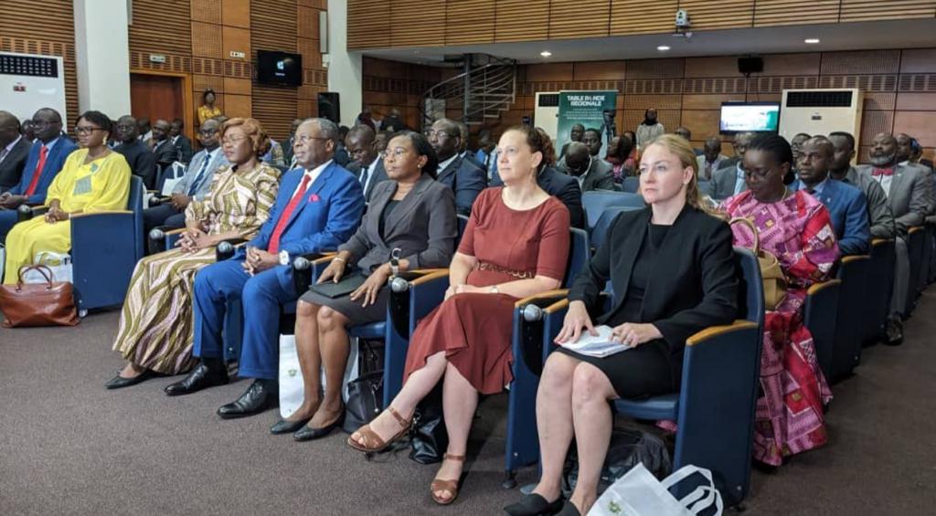 La #TableRonde régionale sur l'#Évaluation des #PolitiquesPubliques organisée par <a href="/ClearFA_CESAG/">CLEAR Afrique francophone - CESAG</a> a débuté hier en présence de l'évaluateur général du <a href="/AfDB_Group/">African Development Bank Group</a>, <a href="/KarenRotM/">Karen Rot-Munstermann</a>. <a href="/evaluationafdb/">IDEV AfDB</a> sera également représentée aux tables rondes d'aujourd'hui et de demain - stay tuned !