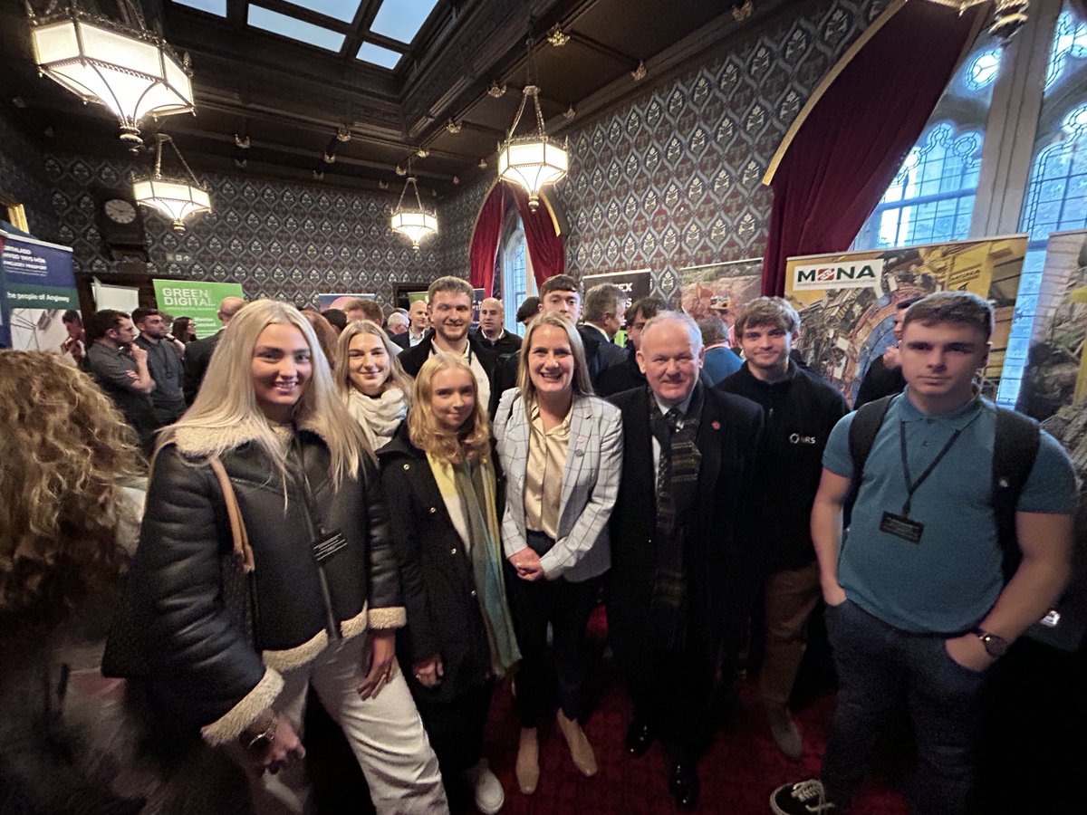 NRServicesUK's tweet photo. We were thrilled to have our excellent apprentices from #Wylfa join #AngleseyDay at Westminster, where they spoke to @VirginiaCrosbie, local MPs &amp; businesses about their apprenticeship at NRS! What a wonderful day! 🤩😊 https://t.co/2Mrj7Ezhmw