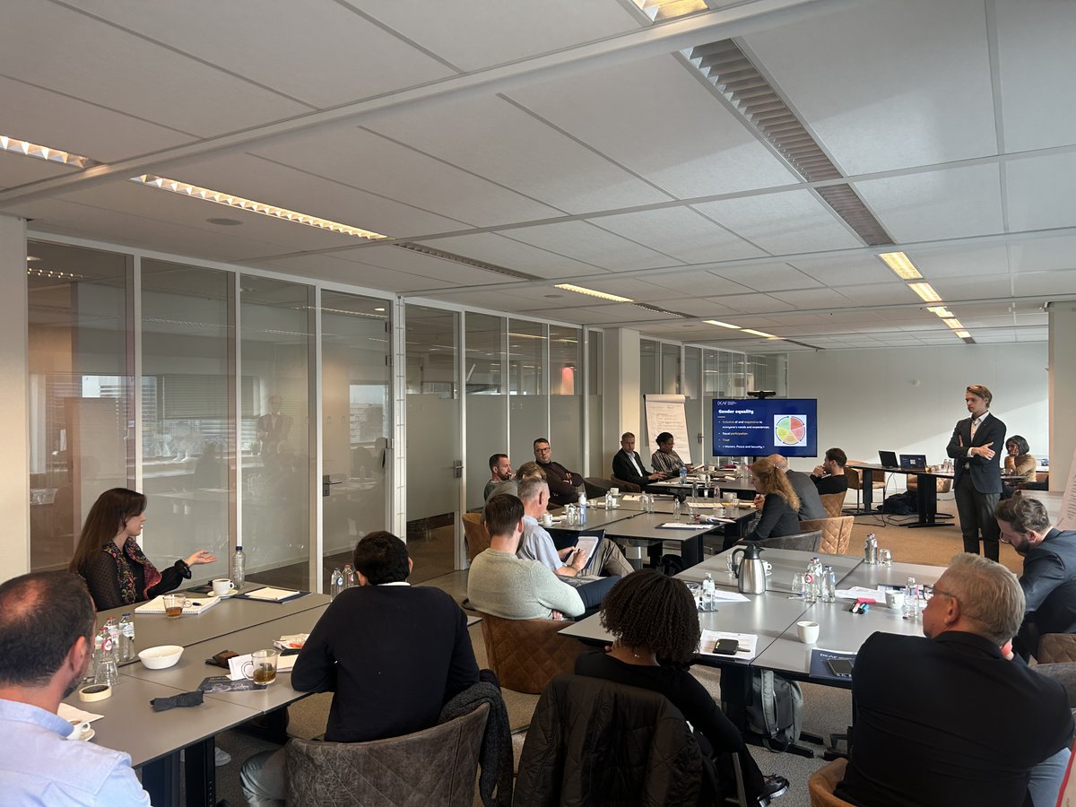 DCAF_Geneva's tweet photo. DCAF is pleased to support 🇳🇱 in their efforts to promote #SSGR, including in the Western Balkans region. In our 3-day course earlier this month, we were glad to be joined by @carinatwork and @CESSorg to talk about SSG/R.

@Politie @DutchMFA @ministerieJenV @Defensie https://t.co/7Ys8Dt6tgA