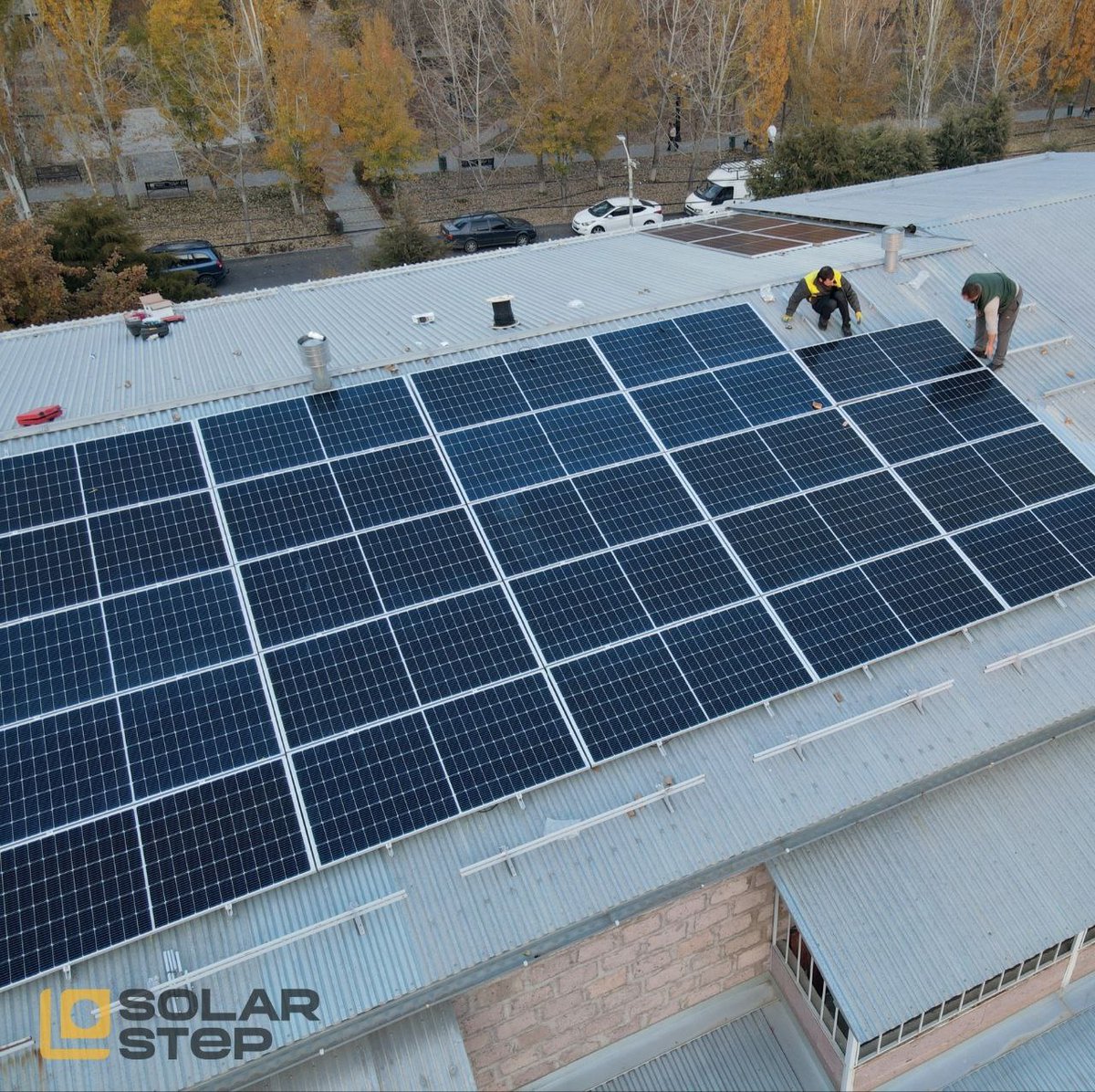 EcoStepSolarEn1's tweet image. 🟨17 кВт установленной мощности для стоматологического центра
🟨Годовая экономия - 23 000 кВт/ч, что дает экономию в свыше 260 000 рублей.
Хотите также? Свяжитесь с нами по номеру: +7 918 951 11 92 и мы подберём самый выгодный для Вас вариант!
Ваш #SolarStep 💛
#солнечныепанели