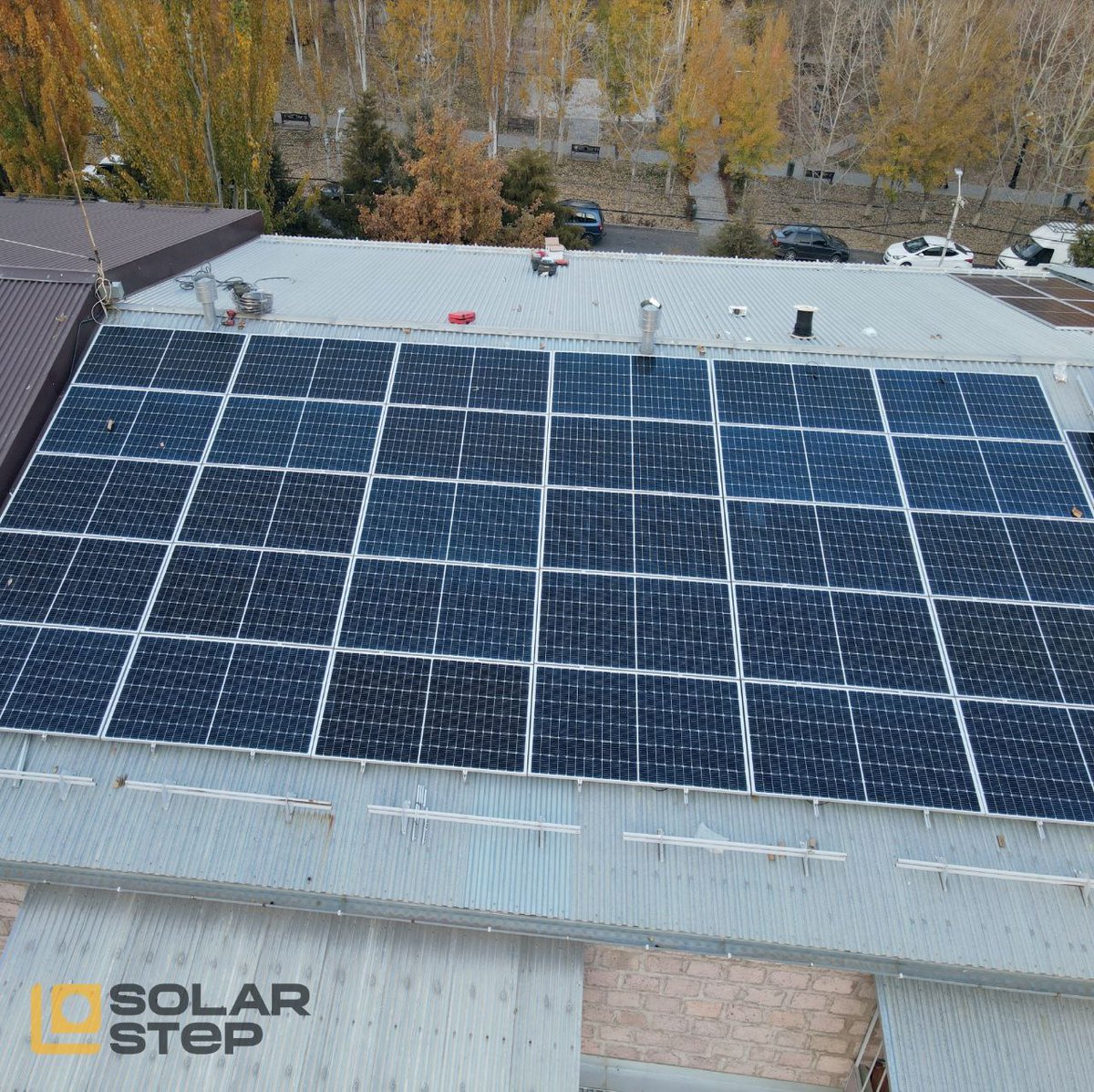 EcoStepSolarEn1's tweet image. 🟨17 кВт установленной мощности для стоматологического центра
🟨Годовая экономия - 23 000 кВт/ч, что дает экономию в свыше 260 000 рублей.
Хотите также? Свяжитесь с нами по номеру: +7 918 951 11 92 и мы подберём самый выгодный для Вас вариант!
Ваш #SolarStep 💛
#солнечныепанели