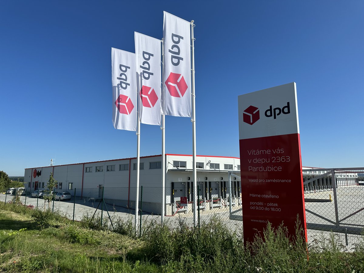 S velkou radostí oznamujeme otevření největšího depa DPD v České republice, nacházejícího se v Pardubicích. 🎉🇨🇿 Toto moderní zařízení je schopno zpracovat úctyhodných 5 000 balíků za hodinu!
#DPDcz #DepoPardubice