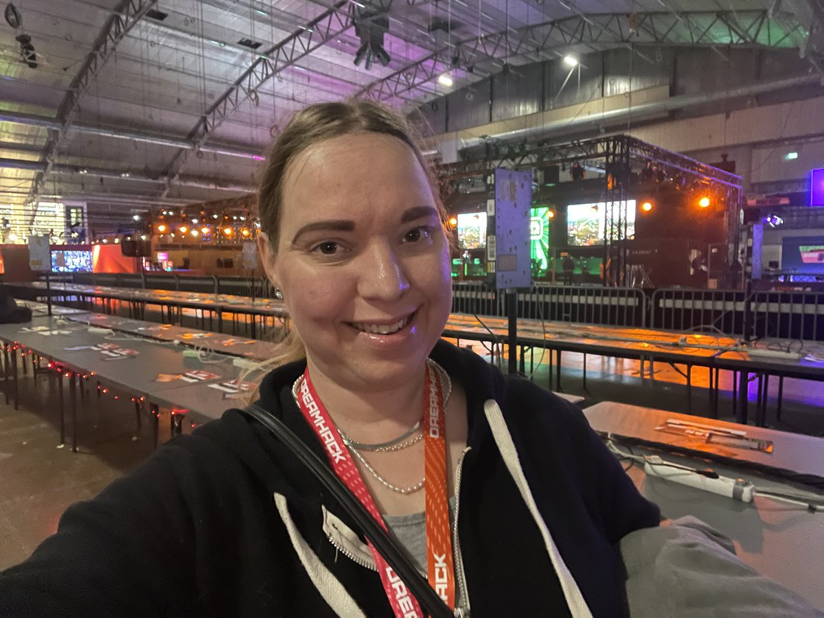 annelibergman's tweet photo. At @DreamHack for the time ever in my life. Will be working with @FemaleLegends, come and stop by our booth if you are here this weekend! 😍😍 https://t.co/BIQfkpHW68