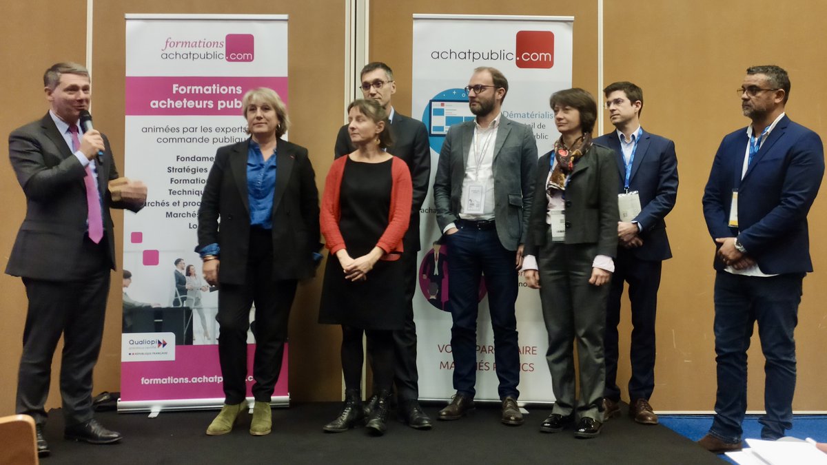 achatpublic_com's tweet photo. 🏆 Trophées de la #CommandePublique 2023 : @gironde, lauréat dans la Catégorie Achat exemplaire • Fonction publique territoriale. #TCP23 #PNAD #AchatsDurables #SMCL2023 https://t.co/QynubpA1EX https://t.co/4hQXkRfocj