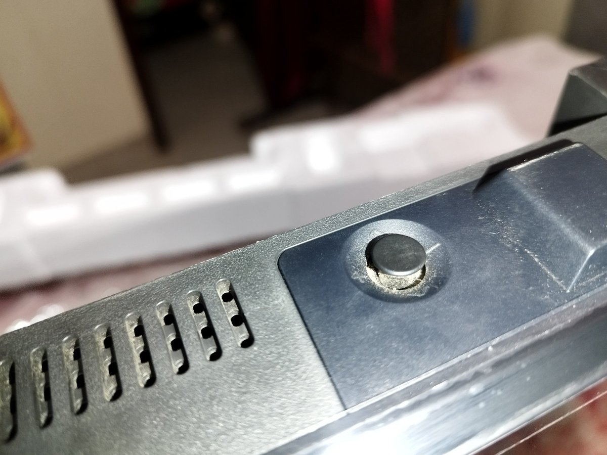 CustomModifier's tweet image. This is the so called Haier brand new led tv which I have received in replacement of the under warranty damaged LED TV. @IndiaHaier @HaierAppliances @haier_uk