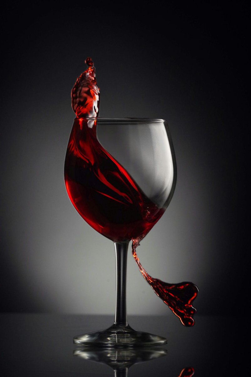 vinovoss's tweet image. Explore the richness, versatility, and symbolism of wine red in fashion, interior design, and branding. #WineRed #ColorPower
vinovoss.com/news-and-artic…
#WineRed #Fashion #InteriorDesign #Branding #Luxury #Elegance