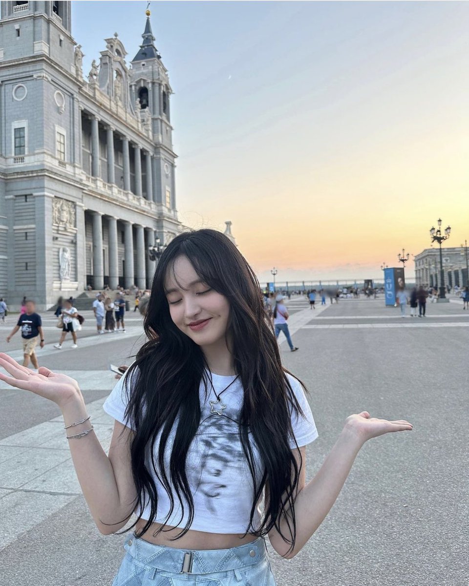 newalrin's tweet photo. 공주님인가..💓 
-Cloud printed crop Top
#아이브 #ive #IVE #IVE_ON #liz #LIZ #리즈 #아이브리즈 https://t.co/2T9AC8rK8u
