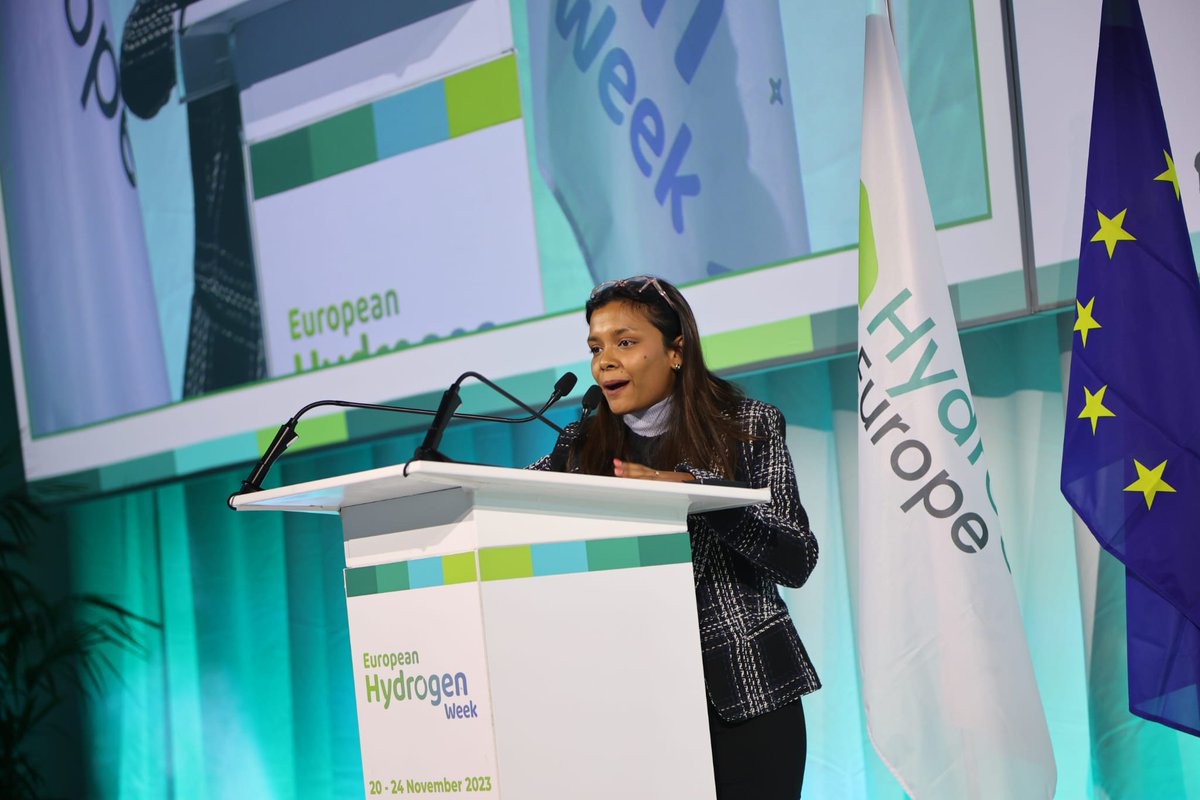 CleanHydrogenEU's tweet image. 🎬 Straight from the Session on Skills @EUH2Week

🚀 Word from the youth: Simran Sinha, @gh2org : We need a balance of technical expertise and experience in cross-sectorial knowledge and we need to make sure that the next generation is equipped with a diverse skill-set.