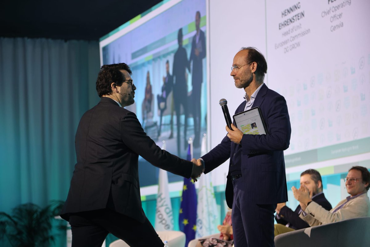 CleanHydrogenEU's tweet image. 🎬 Straight from the Session on Skills @EUH2Week

🚀 Word from the youth: Simran Sinha, @gh2org : We need a balance of technical expertise and experience in cross-sectorial knowledge and we need to make sure that the next generation is equipped with a diverse skill-set.