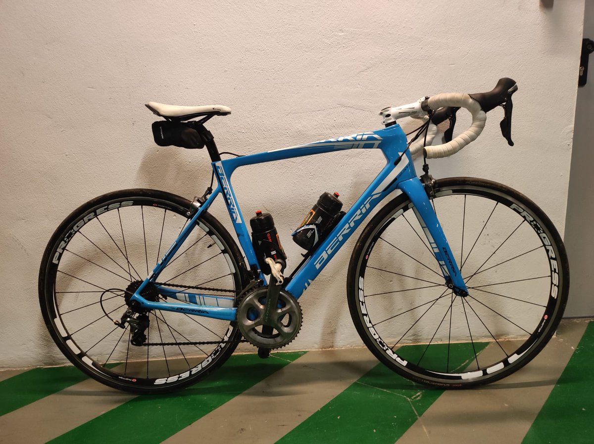 gUrbanaLleida's tweet photo. 🔈Reconeixes o ets el propietari d’aquesta bicicleta? L’hem intervingut aquesta setmana i sospitem que podria haver estat sostreta. Si pots acreditar-ne la propietat, vine a la Comissaria de @gurbanalleida a recuperar-la. Gràcies! https://t.co/qzJ4yaS8Wi