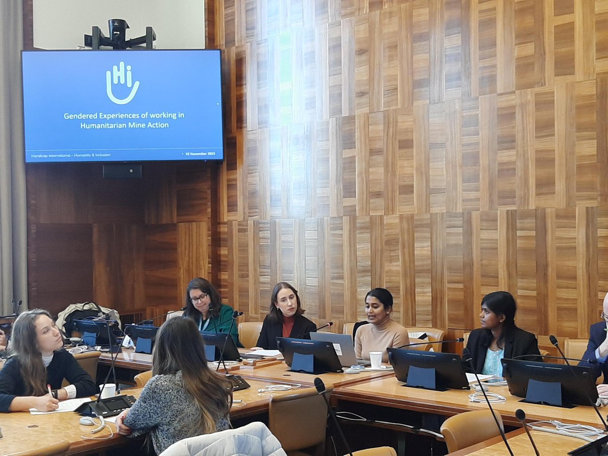 Gender-balanced teams enable to reach diverse community members, like in Yemen during a EORE session: Inclusion of women team members encouraged women to report on explosive ordnance that might have gone unreported. From an HI study presented at @MineActionCan event at #21MSP.