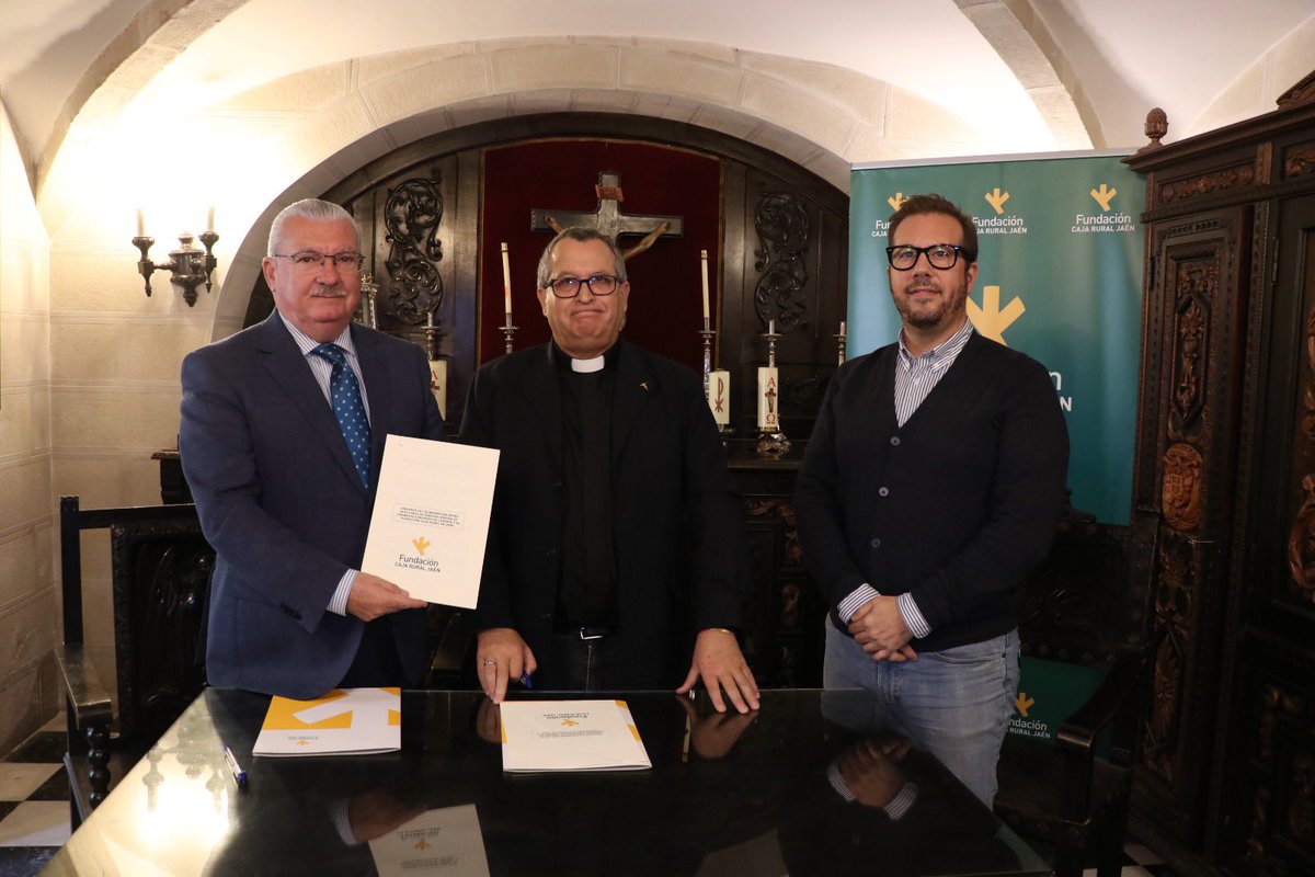 FundacionCRJ's tweet photo. Comienza la restauración 😃de dos piletas de agua bendita 💧de corte neoclásico, situadas en los accesos al  Santuario de la Virgen de Linarejos, que el paso del tiempo y la cal del agua han deteriorado. 👎

Se llevará a cabo por @ubedarte🔝

#arte #cultura #patrimonio #Jaén https://t.co/vBoH0XAStv